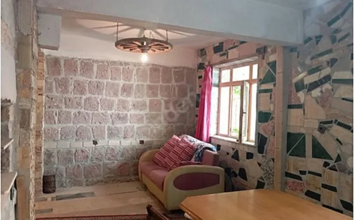 593 SOKAK 5 NO 1.5+1 BAHÇE KATI 1.690.000 TL