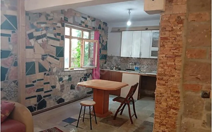 593 SOKAK 5 NO 1.5+1 BAHÇE KATI 1.690.000 TL