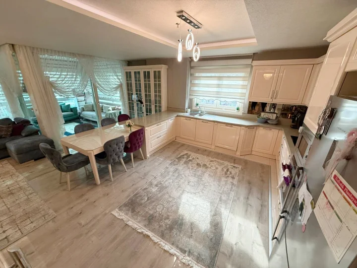 PAMUKLAR'IN EN GÖZDE SİTESİNDE YÜKSEK KATTA 4+1 LÜKS DAİRE