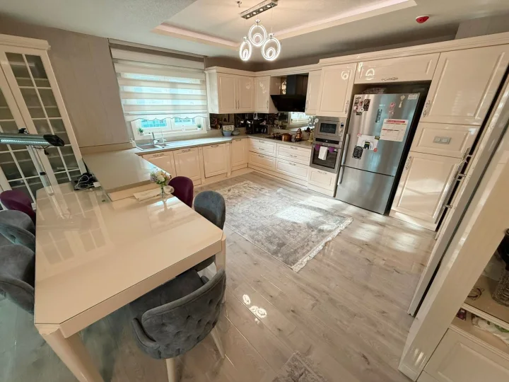 PAMUKLAR'IN EN GÖZDE SİTESİNDE YÜKSEK KATTA 4+1 LÜKS DAİRE