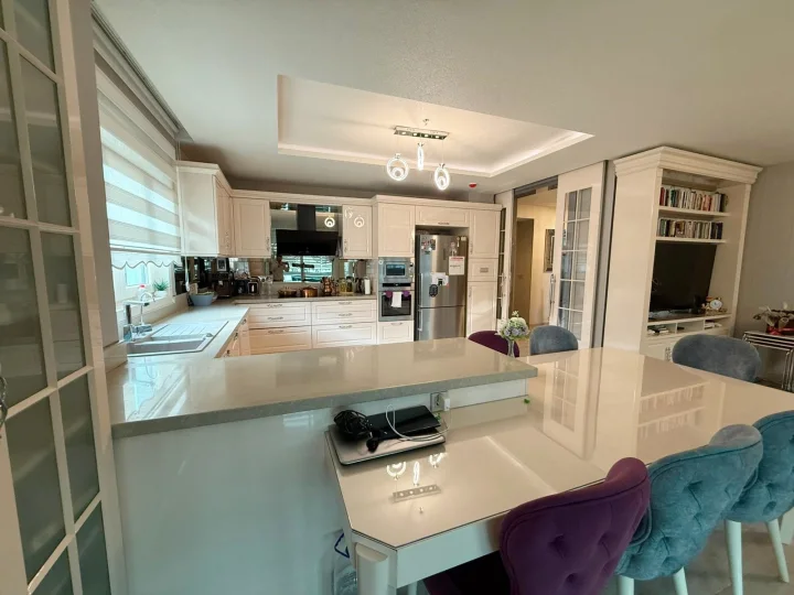 PAMUKLAR'IN EN GÖZDE SİTESİNDE YÜKSEK KATTA 4+1 LÜKS DAİRE