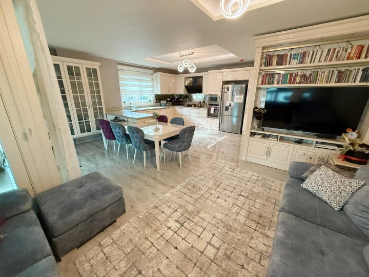 PAMUKLAR'IN EN GÖZDE SİTESİNDE YÜKSEK KATTA 4+1 LÜKS DAİRE