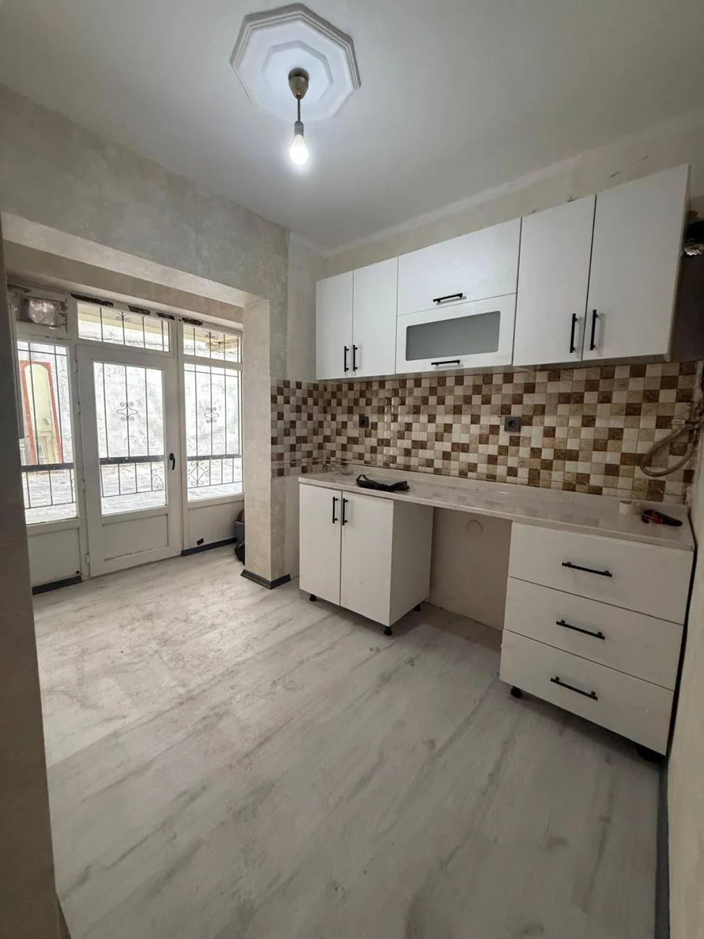 Keçiören Günsazak Caddesi Satılık 3+1 Giriş Kat Daire | Otoparklı Bahçeli Full Yapılı