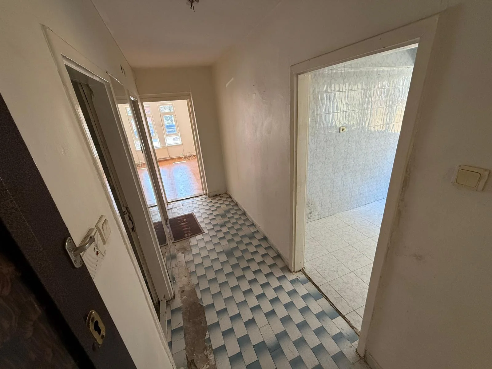 Keçiören Yunus Emre Caddesi Üzeri Satılık 3+1 Daire | Güneydoğu Cepheli Balkonlu