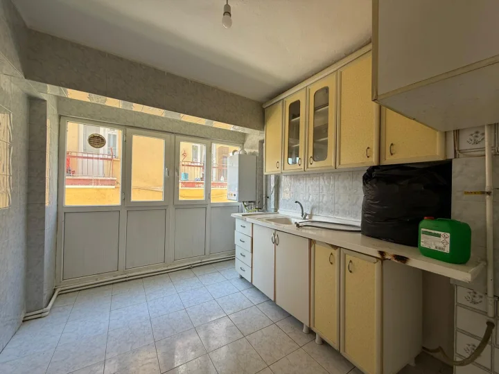 Keçiören Yunus Emre Caddesi Üzeri Satılık 3+1 Daire | Güneydoğu Cepheli Balkonlu