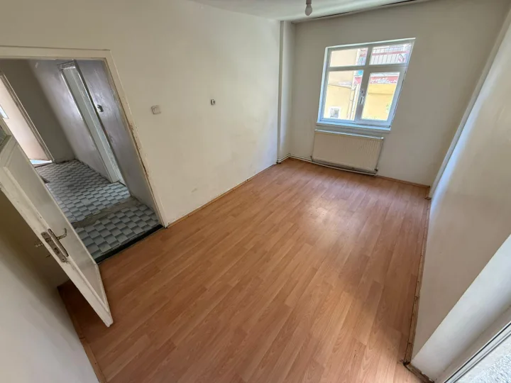 Keçiören Yunus Emre Caddesi Üzeri Satılık 3+1 Daire | Güneydoğu Cepheli Balkonlu