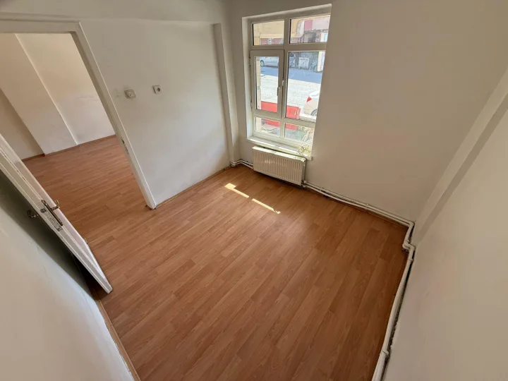 Keçiören Yunus Emre Caddesi Üzeri Satılık 3+1 Daire | Güneydoğu Cepheli Balkonlu