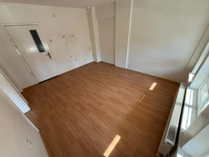 Keçiören Yunus Emre Caddesi Üzeri Satılık 3+1 Daire | Güneydoğu Cepheli Balkonlu