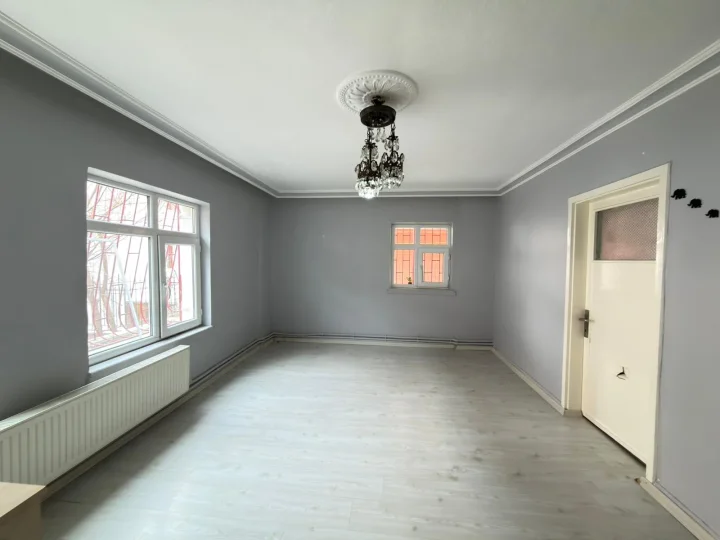 Keçiören Basın Caddesi Satılık 2+1 Giriş Kat Daire | Balkonlu Yapılı 