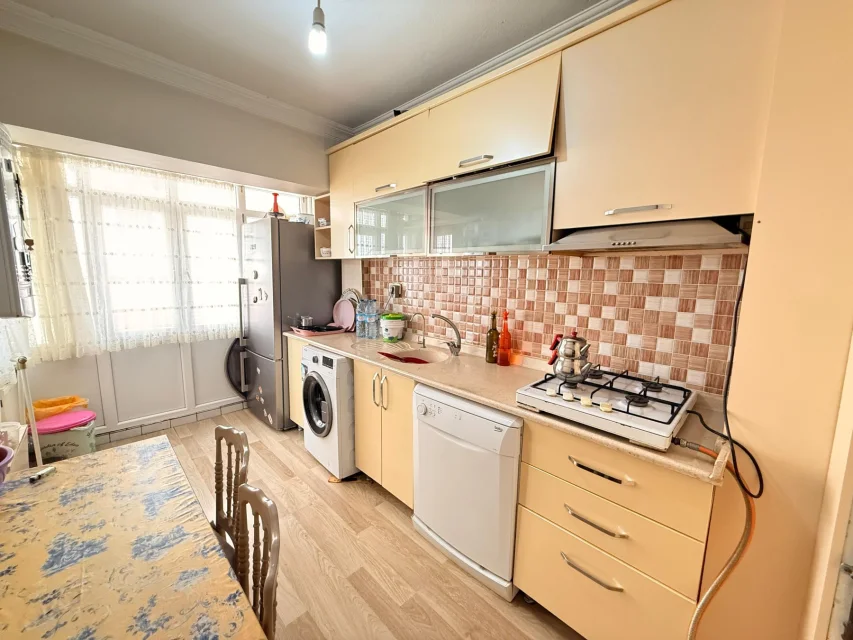 Keçiören İncirli Mahallesi Satılık 3+1 3. Kat Daire | 120 m² Balkonlu Kök Tapulu