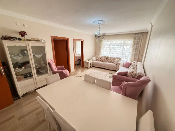 Keçiören İncirli Mahallesi Satılık 3+1 3. Kat Daire | 120 m² Balkonlu Kök Tapulu