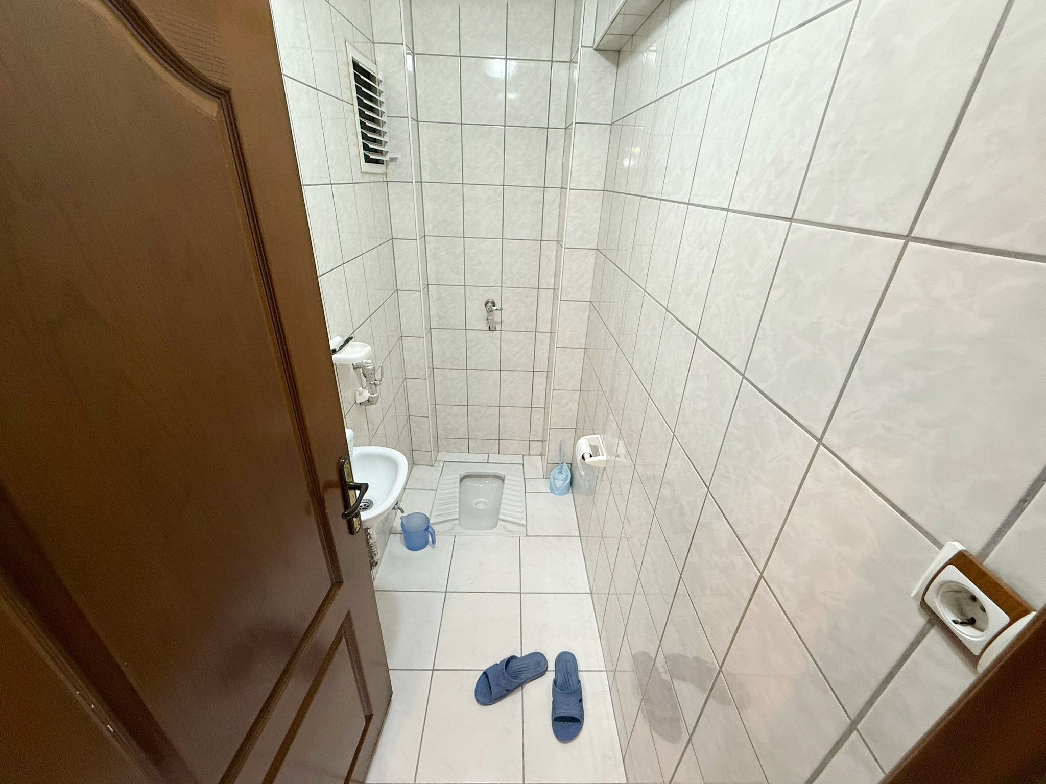 FIRSAT DAİRESİ! ETLİK'TE GENİŞ METRAJLI 2+1 MASRAFSIZ DAİRE