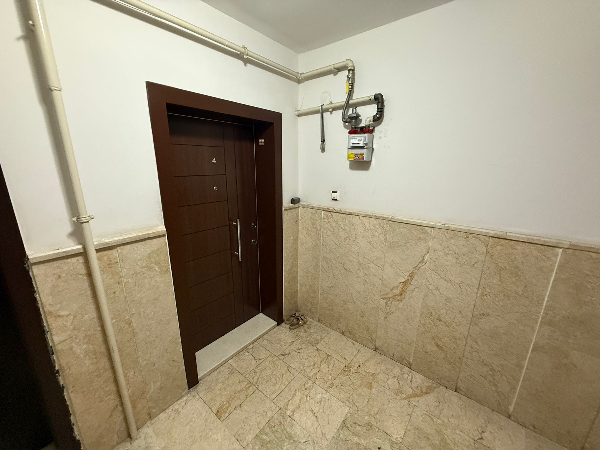 FIRSAT DAİRESİ! ETLİK'TE GENİŞ METRAJLI 2+1 MASRAFSIZ DAİRE