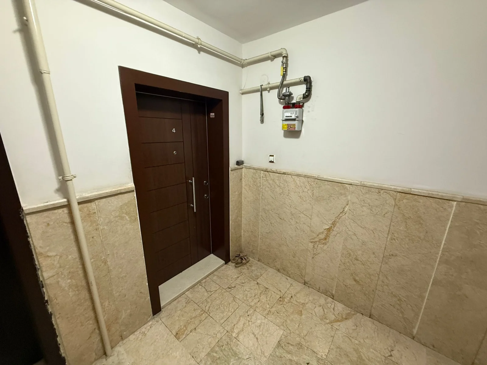 FIRSAT DAİRESİ! ETLİK'TE GENİŞ METRAJLI 2+1 MASRAFSIZ DAİRE
