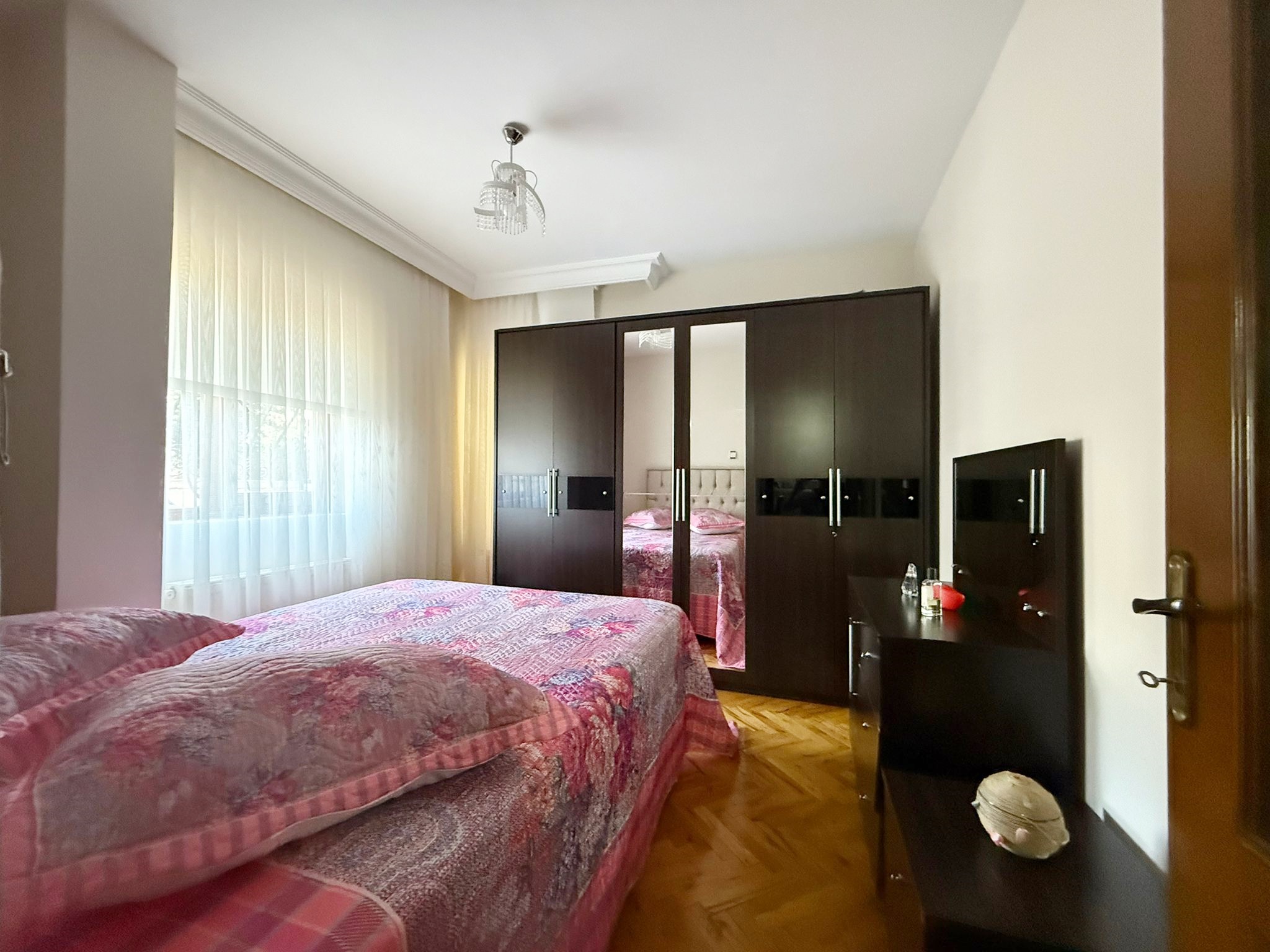 FIRSAT DAİRESİ! ETLİK'TE GENİŞ METRAJLI 2+1 MASRAFSIZ DAİRE