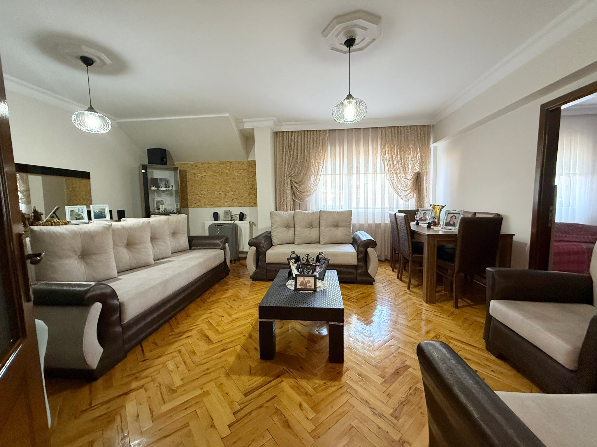 FIRSAT DAİRESİ! ETLİK'TE GENİŞ METRAJLI 2+1 MASRAFSIZ DAİRE