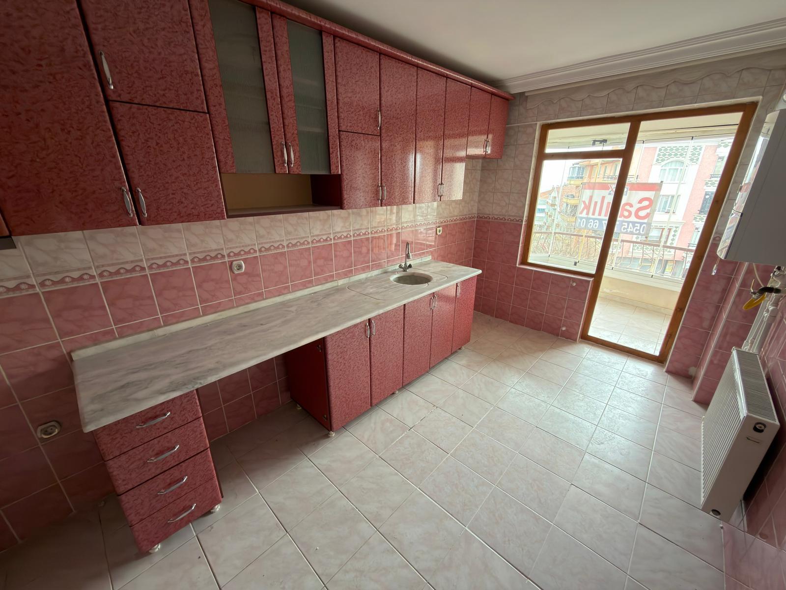 Keçiören Atapark Satılık 3+1 3. Kat Daire | 130 m² Güney Batı Cepheli Balkonlu