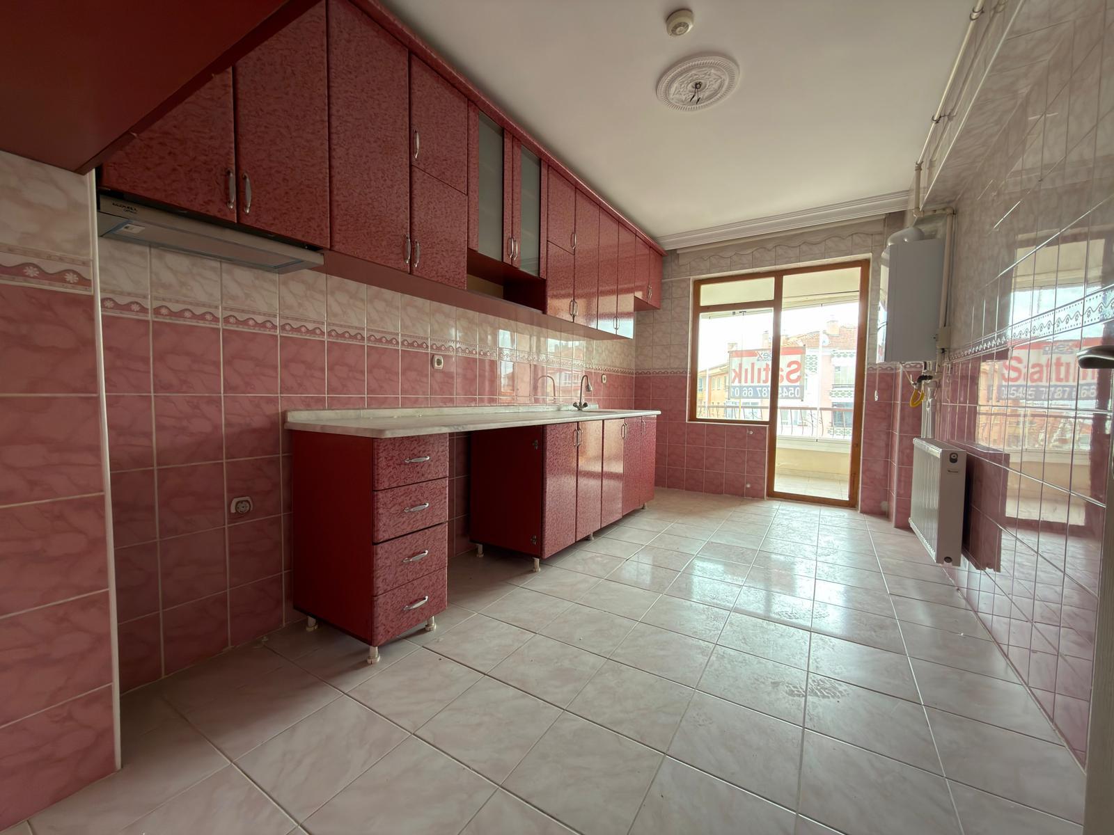 Keçiören Atapark Satılık 3+1 3. Kat Daire | 130 m² Güney Batı Cepheli Balkonlu