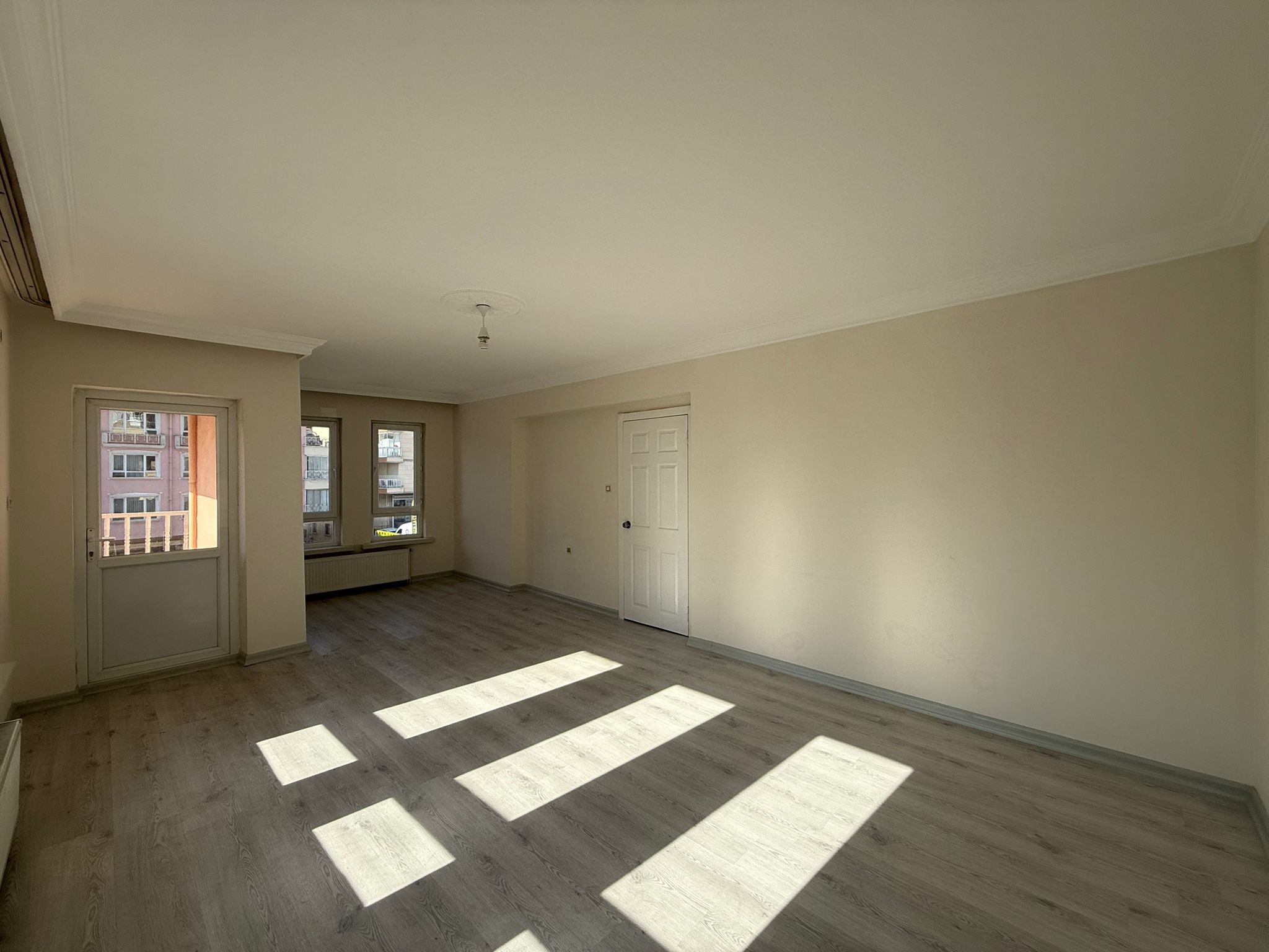 Keçiören Bademlik Yolu Caddesi Satılık 3+1 2. Kat Daire | Merkezi Konumda Geniş Fırsat