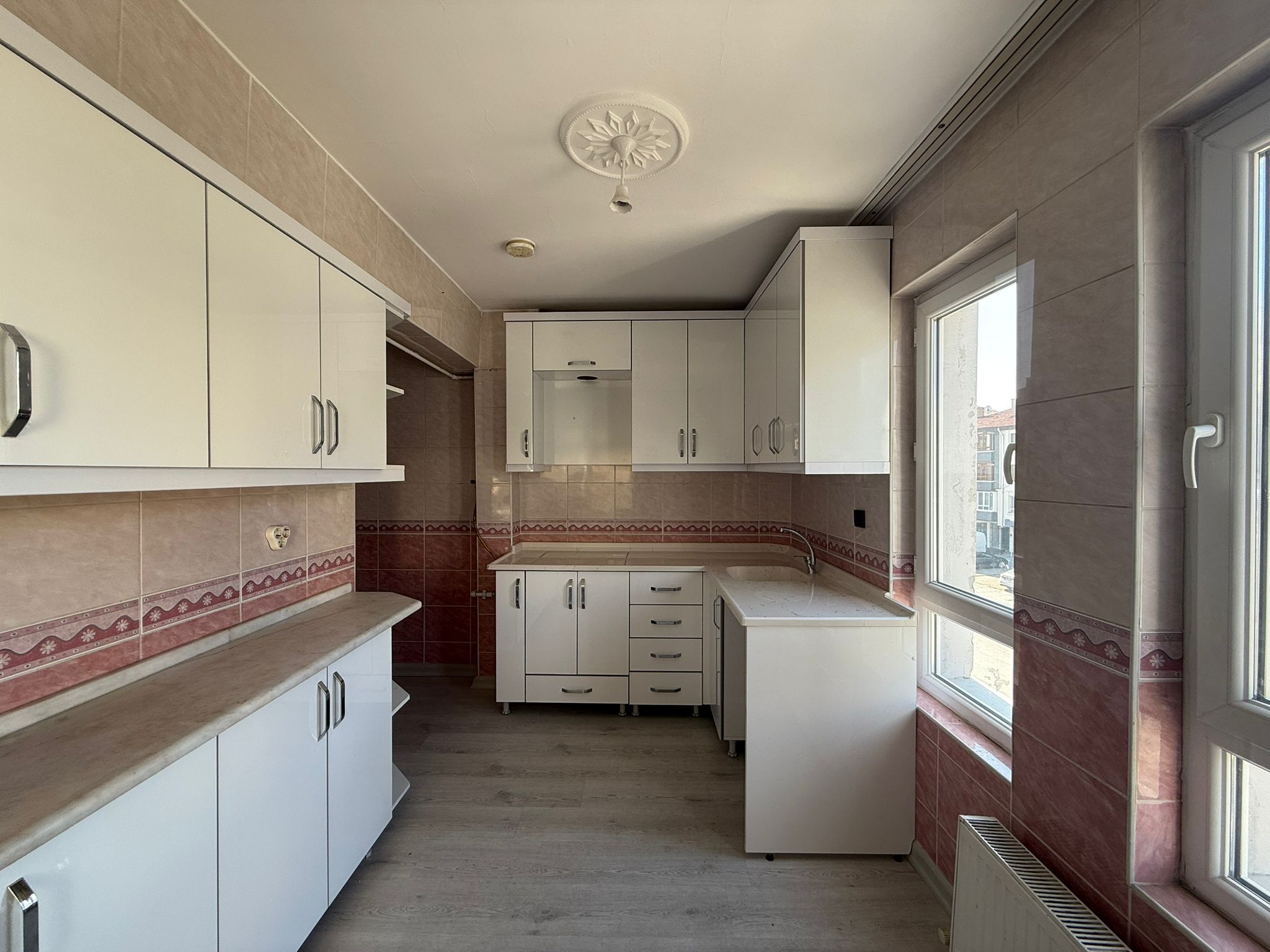 Keçiören Bademlik Yolu Caddesi Satılık 3+1 2. Kat Daire | Merkezi Konumda Geniş Fırsat