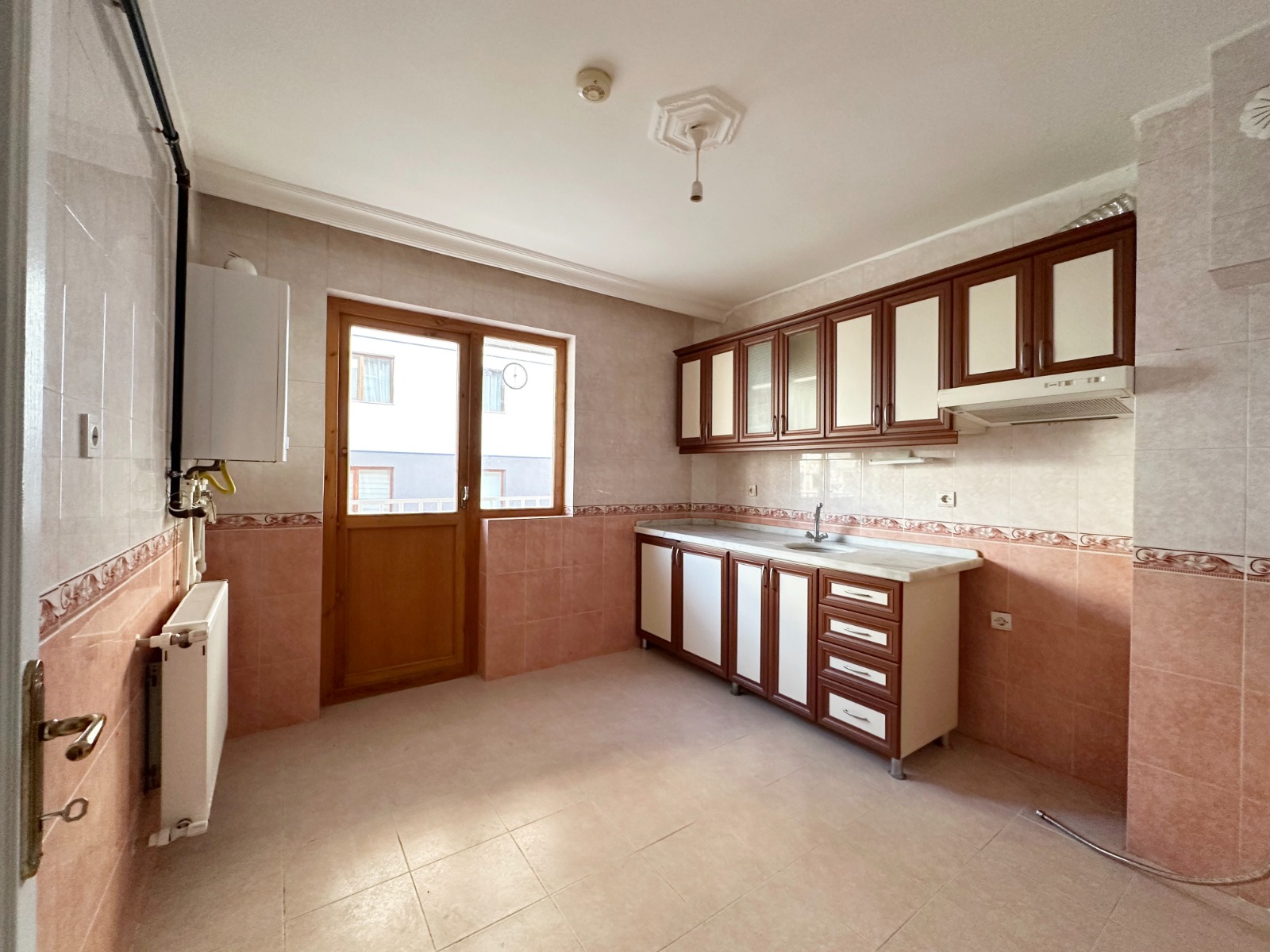 Keçiören Atapark Mahallesi Satılık 3+1 135 m² Net Daire | Asansörlü Ön Cephe Otoparklı