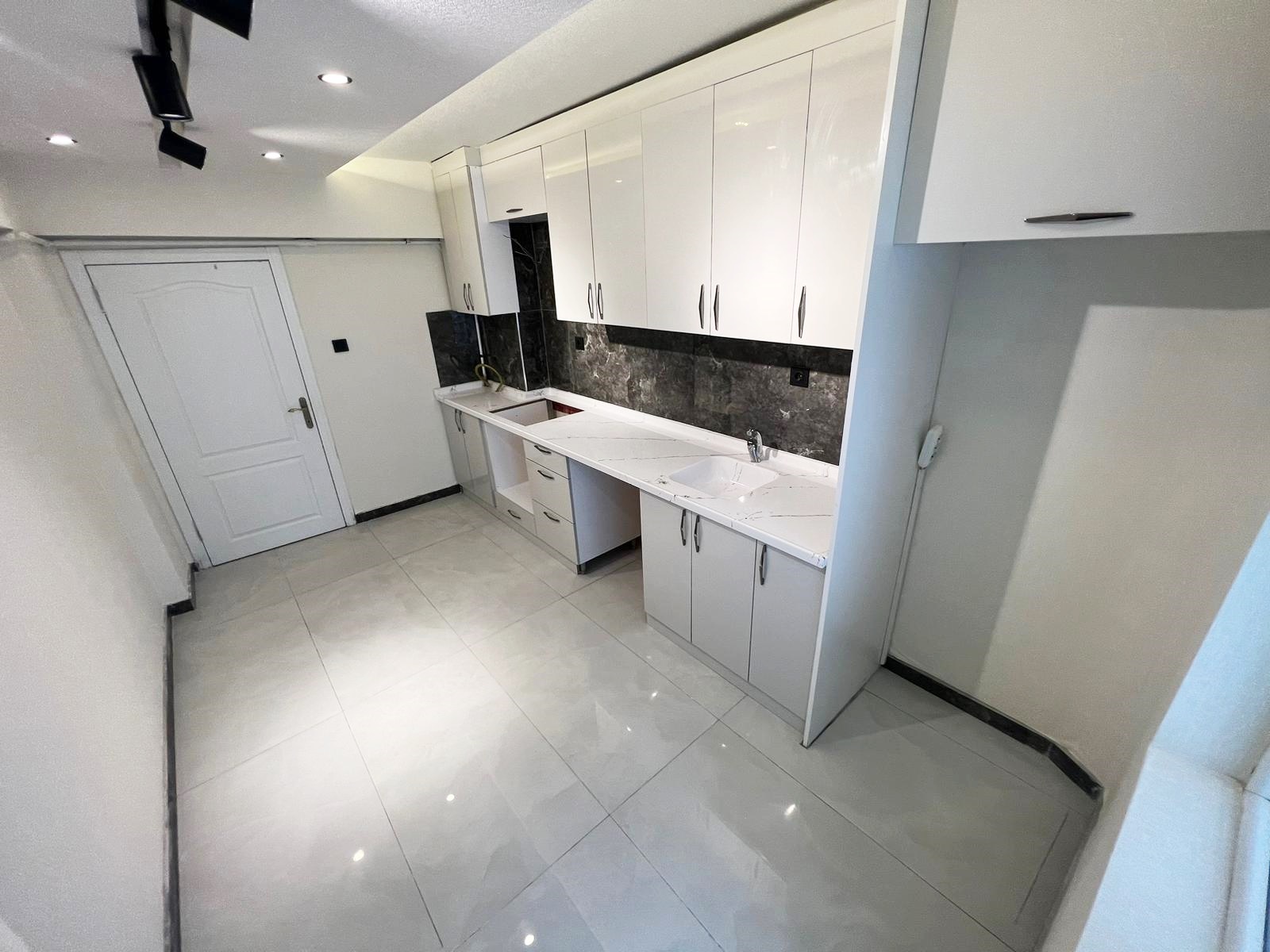 Keçiören Yayla Mahallesi Satılık Daire | 2. Kat Asansörlü Teras Balkonlu Kaçırılmayacak Fırsat