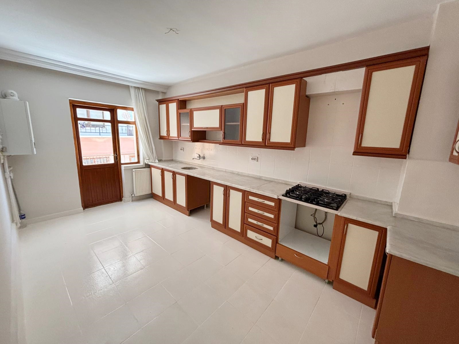 Keçiören Satılık 3+1 135 m² Daire | Çift Balkonlu Açık Cepheli Geniş Kullanımlı Fırsat