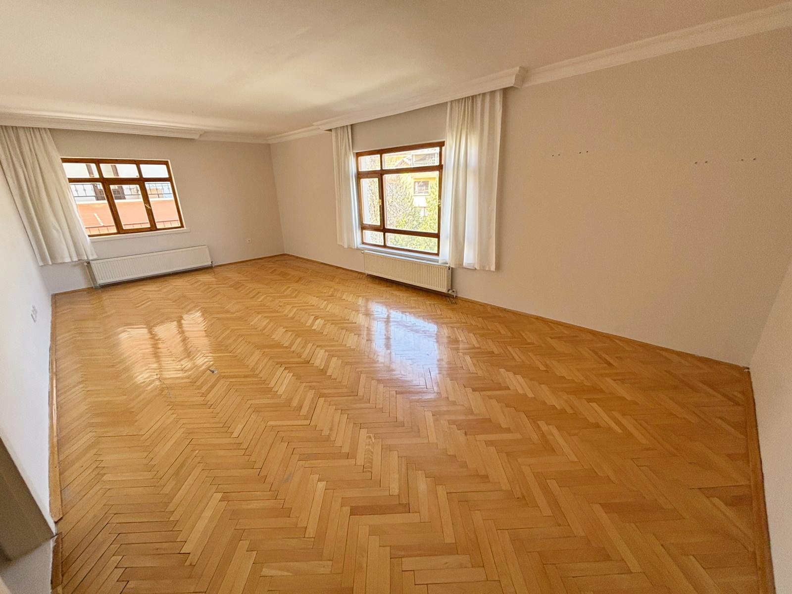 Keçiören Satılık 3+1 135 m² Daire | Çift Balkonlu Açık Cepheli Geniş Kullanımlı Fırsat