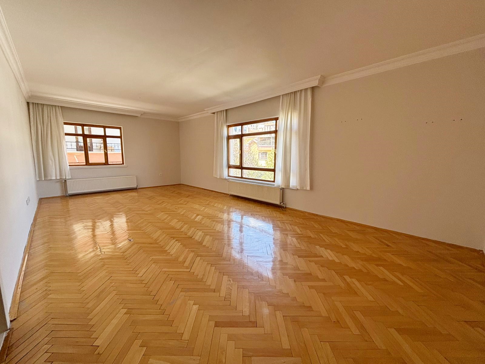 Keçiören Satılık 3+1 135 m² Daire | Çift Balkonlu Açık Cepheli Geniş Kullanımlı Fırsat