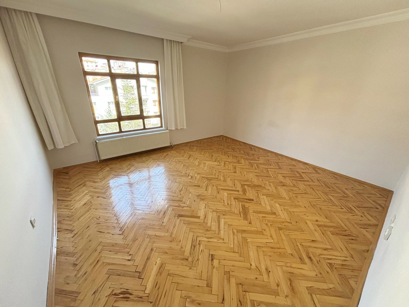 Keçiören Satılık 3+1 135 m² Daire | Çift Balkonlu Açık Cepheli Geniş Kullanımlı Fırsat