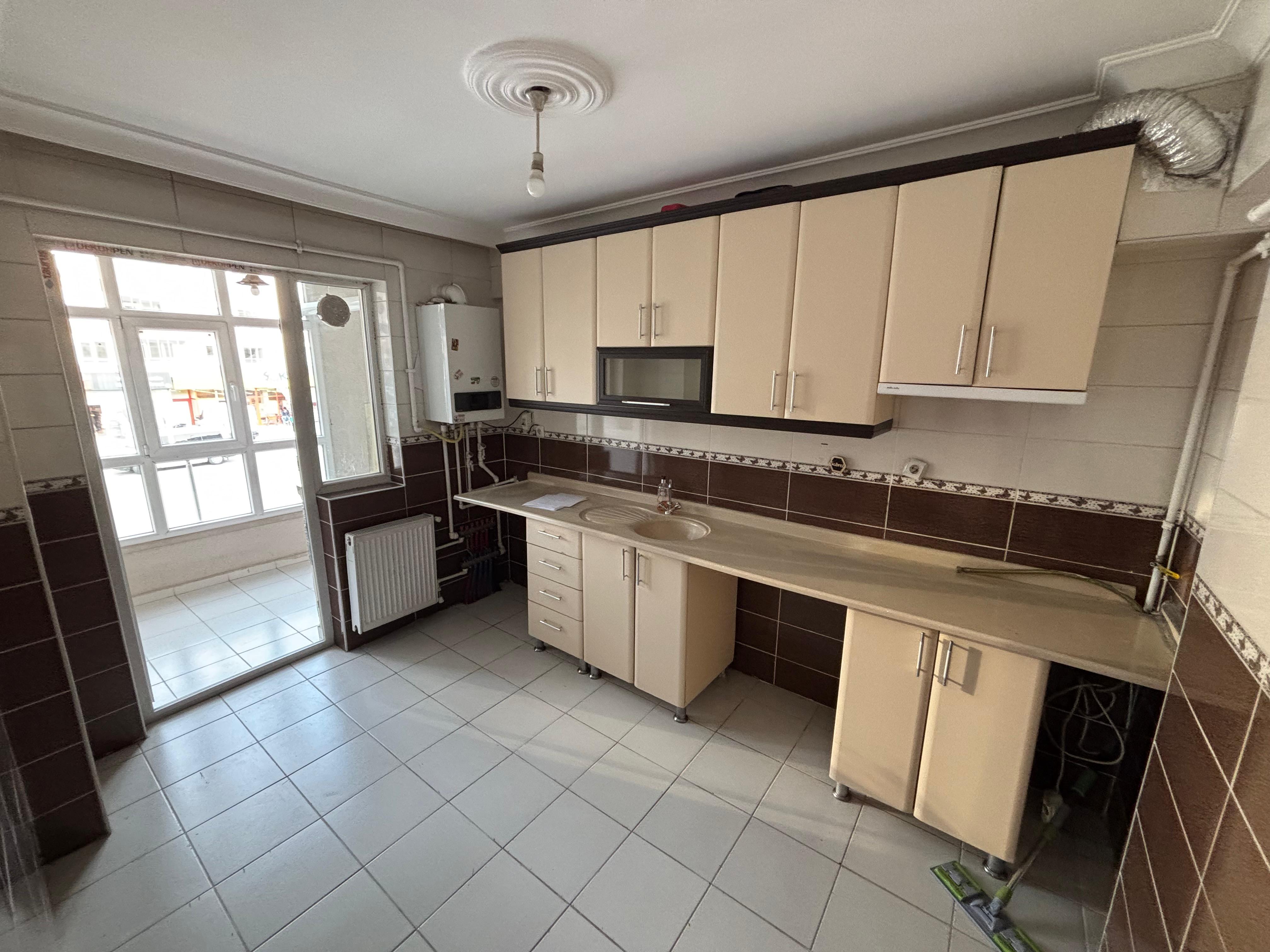 Çambaşı Caddesi Üzeri Satılık 3+1 Daire | Asansörlü Ön Cephe Full Yapılı Temiz Kullanışlı