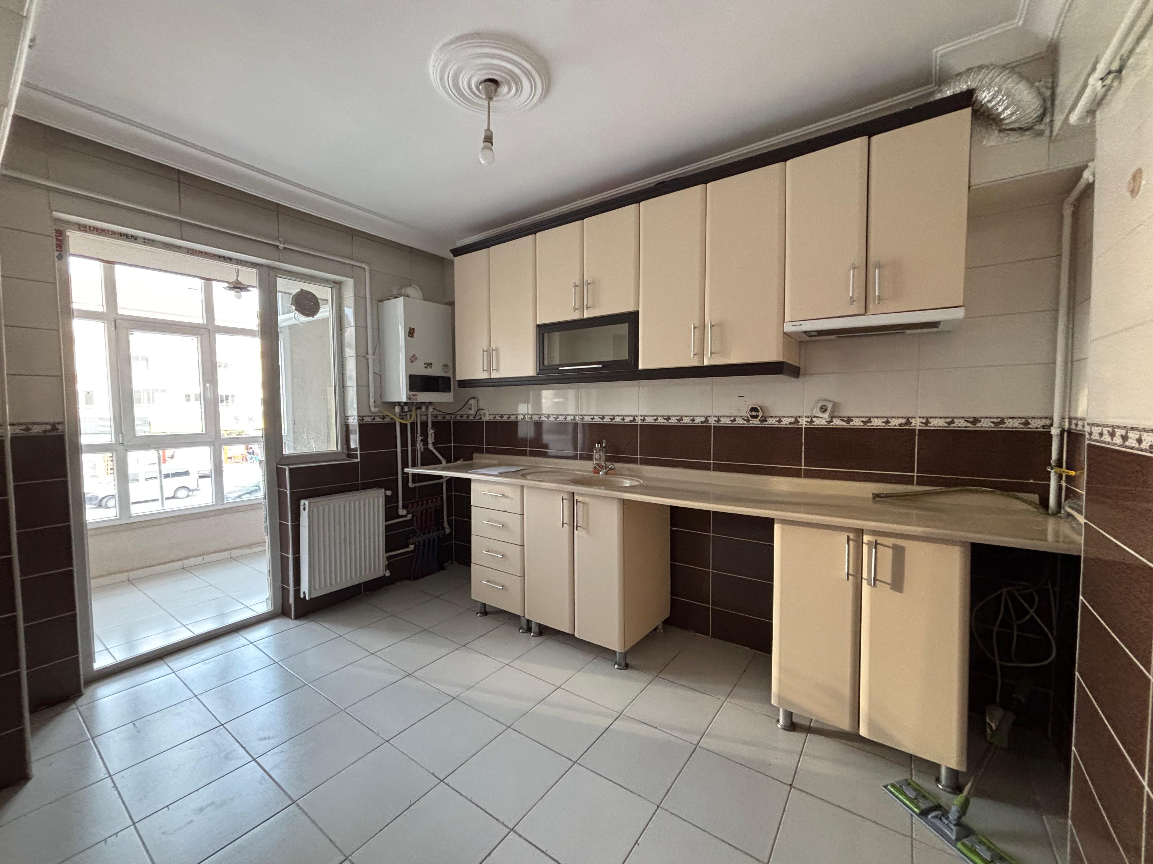 Çambaşı Caddesi Üzeri Satılık 3+1 Daire | Asansörlü Ön Cephe Full Yapılı Temiz Kullanışlı