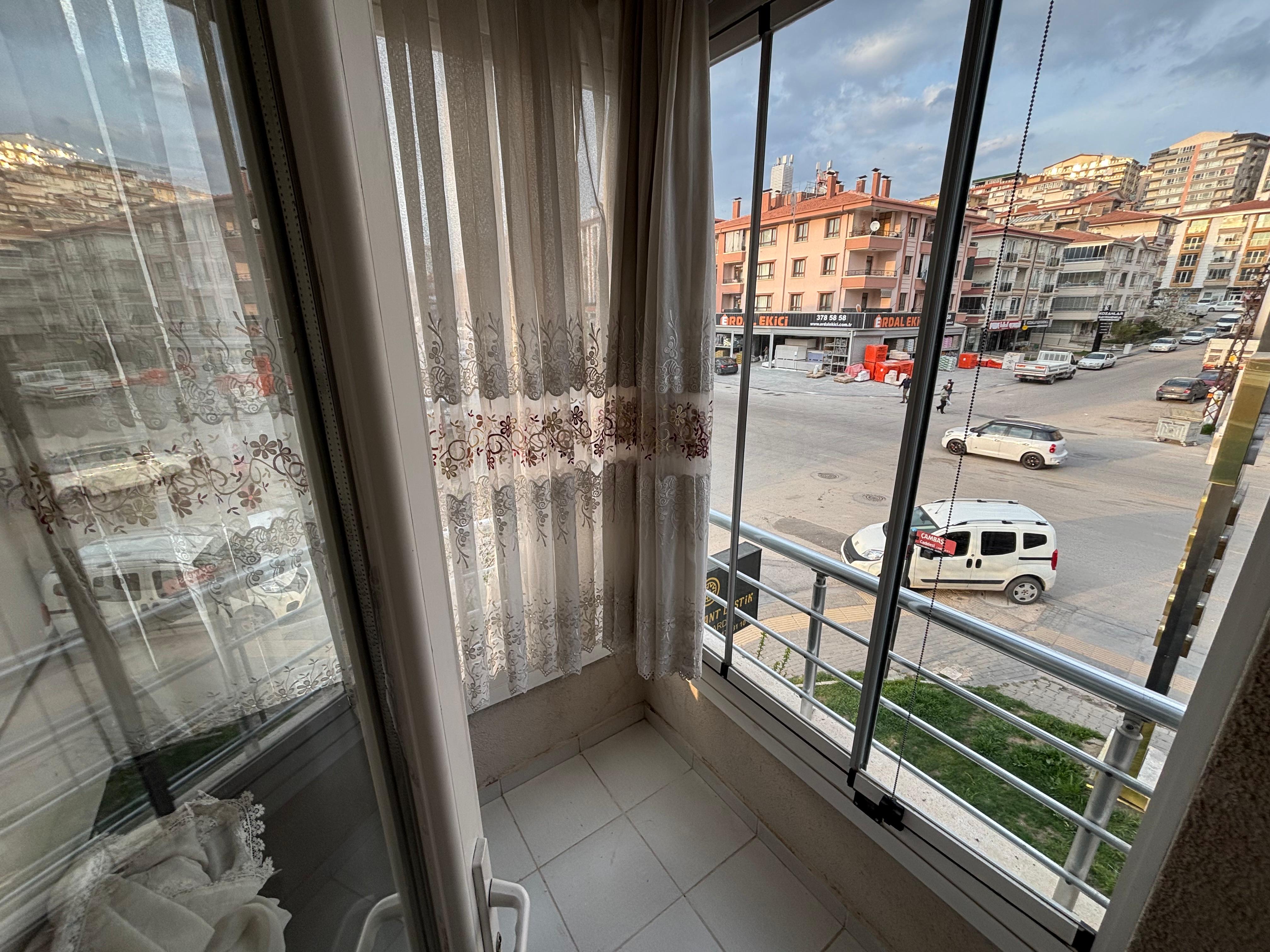 Çambaşı Caddesi Üzeri Satılık 3+1 Daire | Asansörlü Ön Cephe Full Yapılı Temiz Kullanışlı