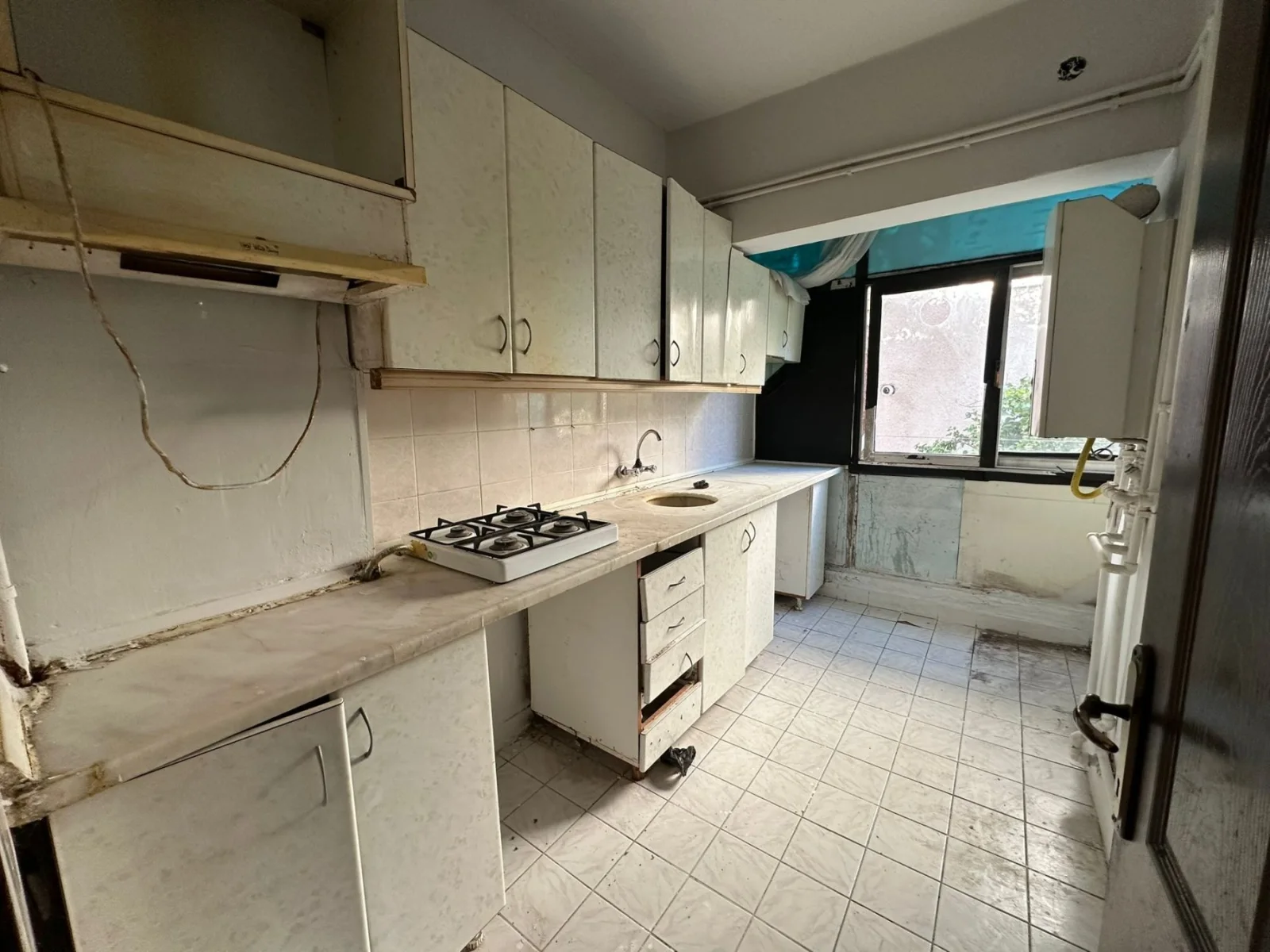 Keçiören Metro Yakını Satılık 2+1 Daire | 2. ve En Üst Kat Asansörsüz Uygun Fiyatlı Fırsat