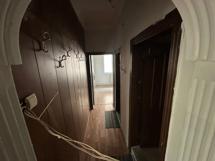 Keçiören Metro Yakını Satılık 2+1 Daire | 2. ve En Üst Kat Asansörsüz Uygun Fiyatlı Fırsat