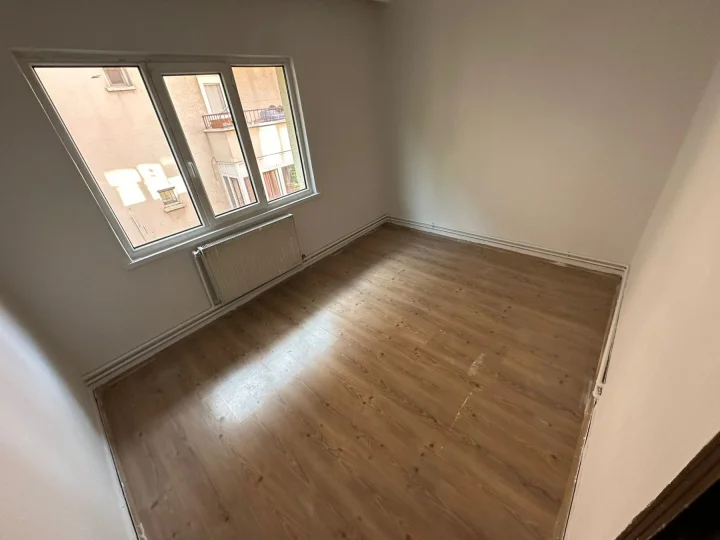 Keçiören Metro Yakını Satılık 2+1 Daire | 2. ve En Üst Kat Asansörsüz Uygun Fiyatlı Fırsat