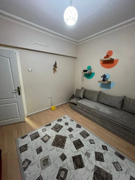 Etlik’te Satılık 3.5+1 2. Kat Cam Balkonlu Vestiyerli Yapılı Geniş Daire