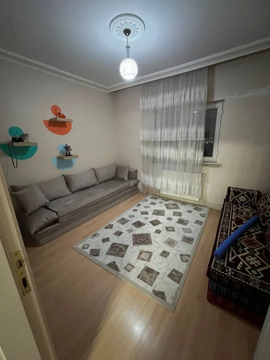 Etlik’te Satılık 3.5+1 2. Kat Cam Balkonlu Vestiyerli Yapılı Geniş Daire