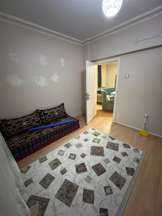 Etlik’te Satılık 3.5+1 2. Kat Cam Balkonlu Vestiyerli Yapılı Geniş Daire