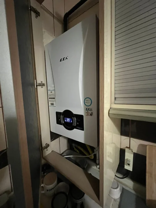 Etlik’te Satılık 3.5+1 2. Kat Cam Balkonlu Vestiyerli Yapılı Geniş Daire