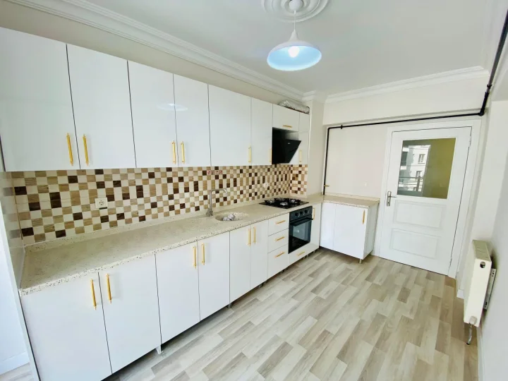 Keçiören Atapark’ta Satılık 3+1 Orta Kat 120 m² Ebeveyn Banyolu Çift Balkonlu Daire