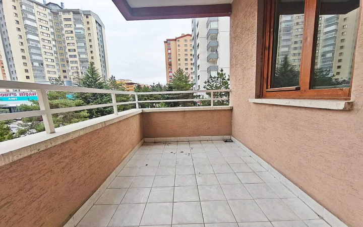 Keçiören Esertepe’de Satılık 3+1 3. Kat Ön Cephe Site İçi Fırsat Daire