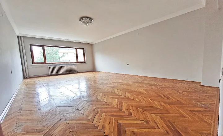 Keçiören Esertepe’de Satılık 3+1 3. Kat Ön Cephe Site İçi Fırsat Daire