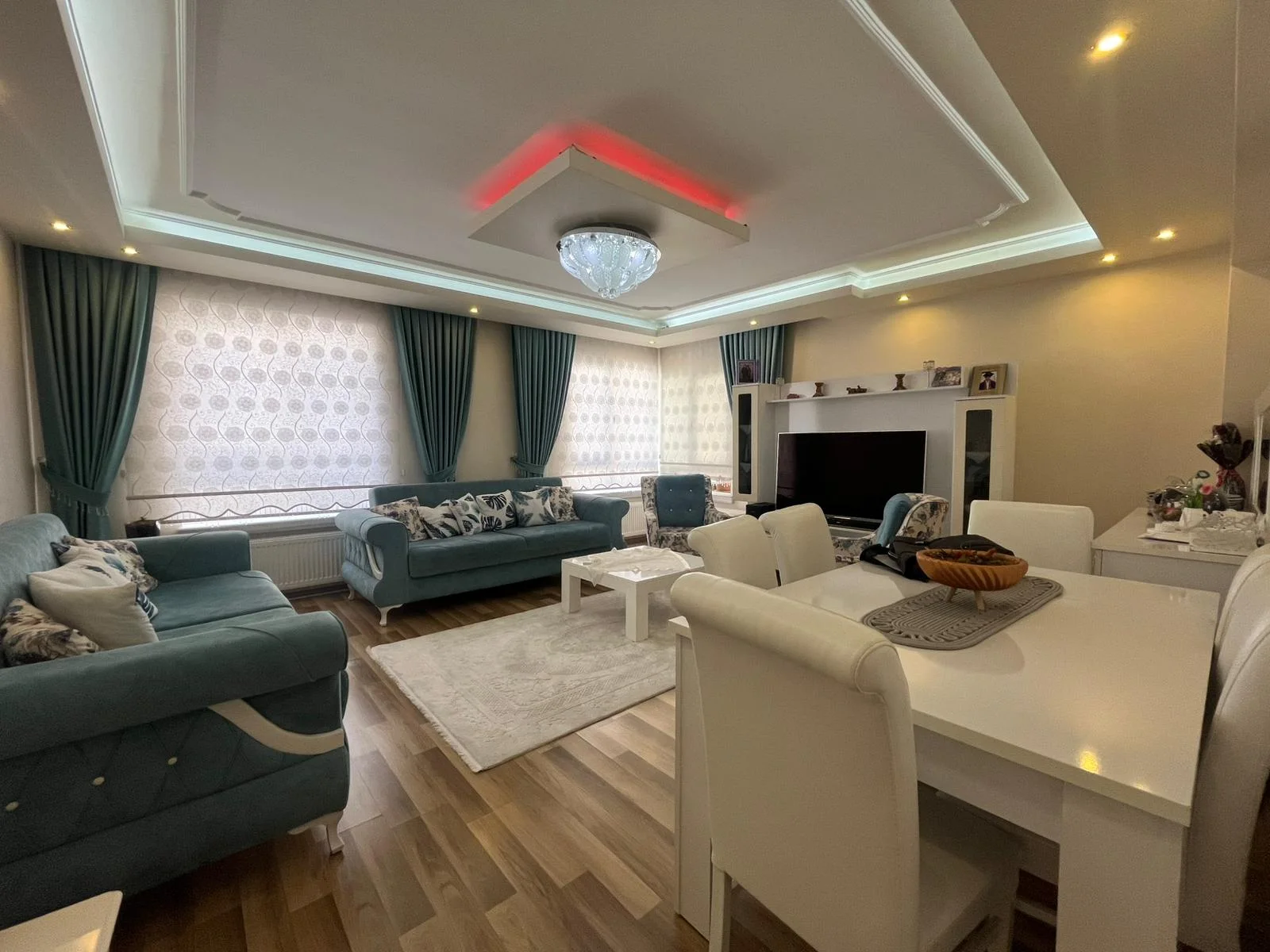 Keçiören Atapark’ta Satılık 4+1 Orta Kat 160 m² Cam Balkonlu Daire