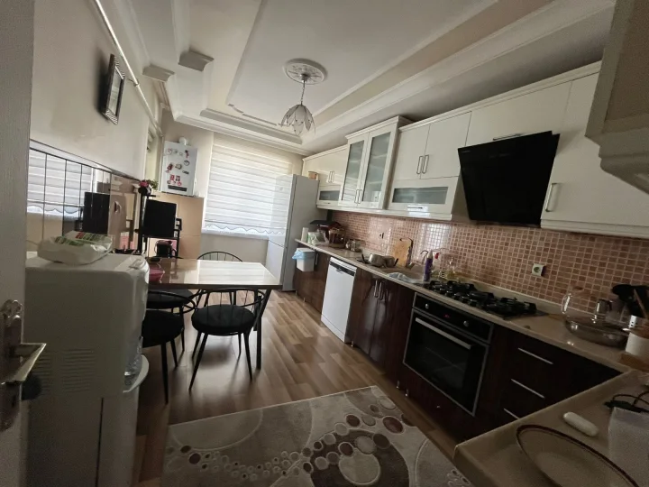 Keçiören Atapark’ta Satılık 4+1 Orta Kat 160 m² Cam Balkonlu Daire