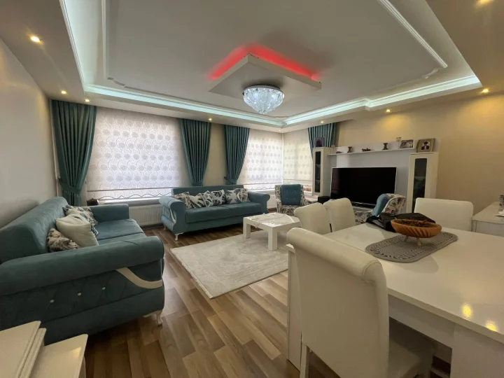Keçiören Atapark’ta Satılık 4+1 Orta Kat 160 m² Cam Balkonlu Daire