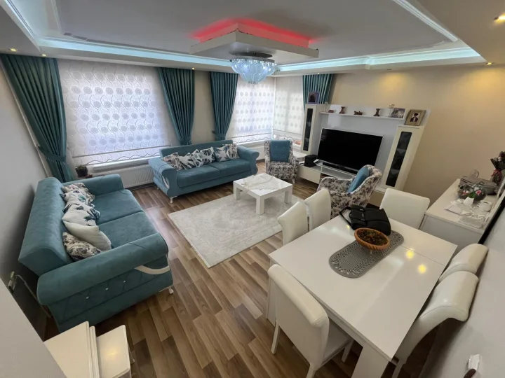 Keçiören Atapark’ta Satılık 4+1 Orta Kat 160 m² Cam Balkonlu Daire