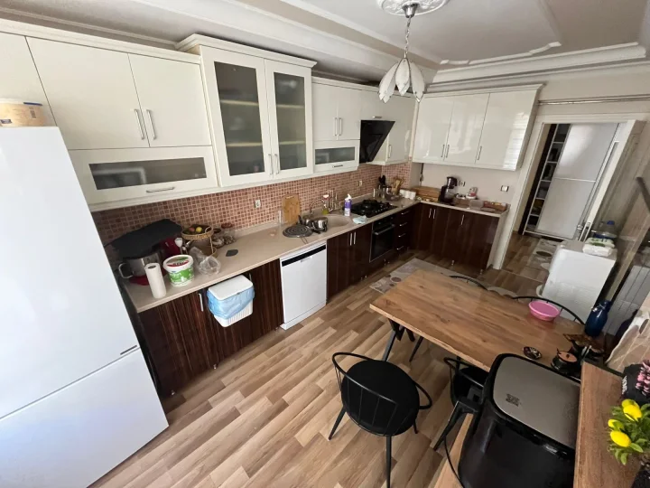 Keçiören Atapark’ta Satılık 4+1 Orta Kat 160 m² Cam Balkonlu Daire