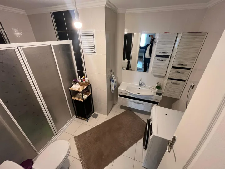 Keçiören Atapark’ta Satılık 4+1 Orta Kat 160 m² Cam Balkonlu Daire