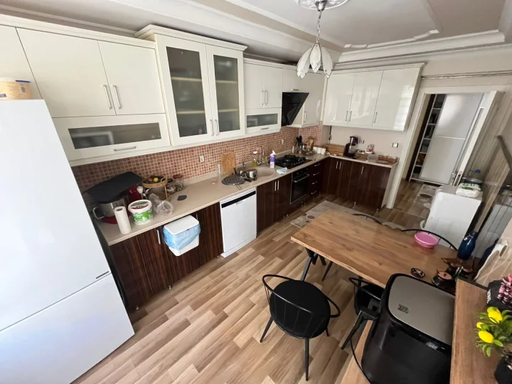Keçiören Atapark’ta Satılık 4+1 Orta Kat 160 m² Cam Balkonlu Daire